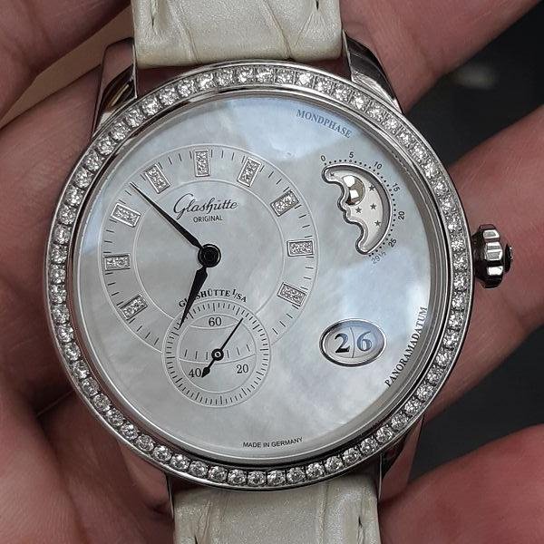 流當手錶拍賣 原裝 Glashütte 格拉蘇蒂 偏心月相 月之神 貝殼鑽面 鑽圈 自動 女錶 盒單 UR053